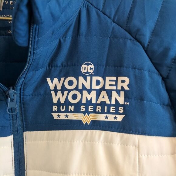 WONDER WOMAN Run Series Small Red White Blue Quilted Poly Puffer Zip Jacket Coat - Picture 2 of 8